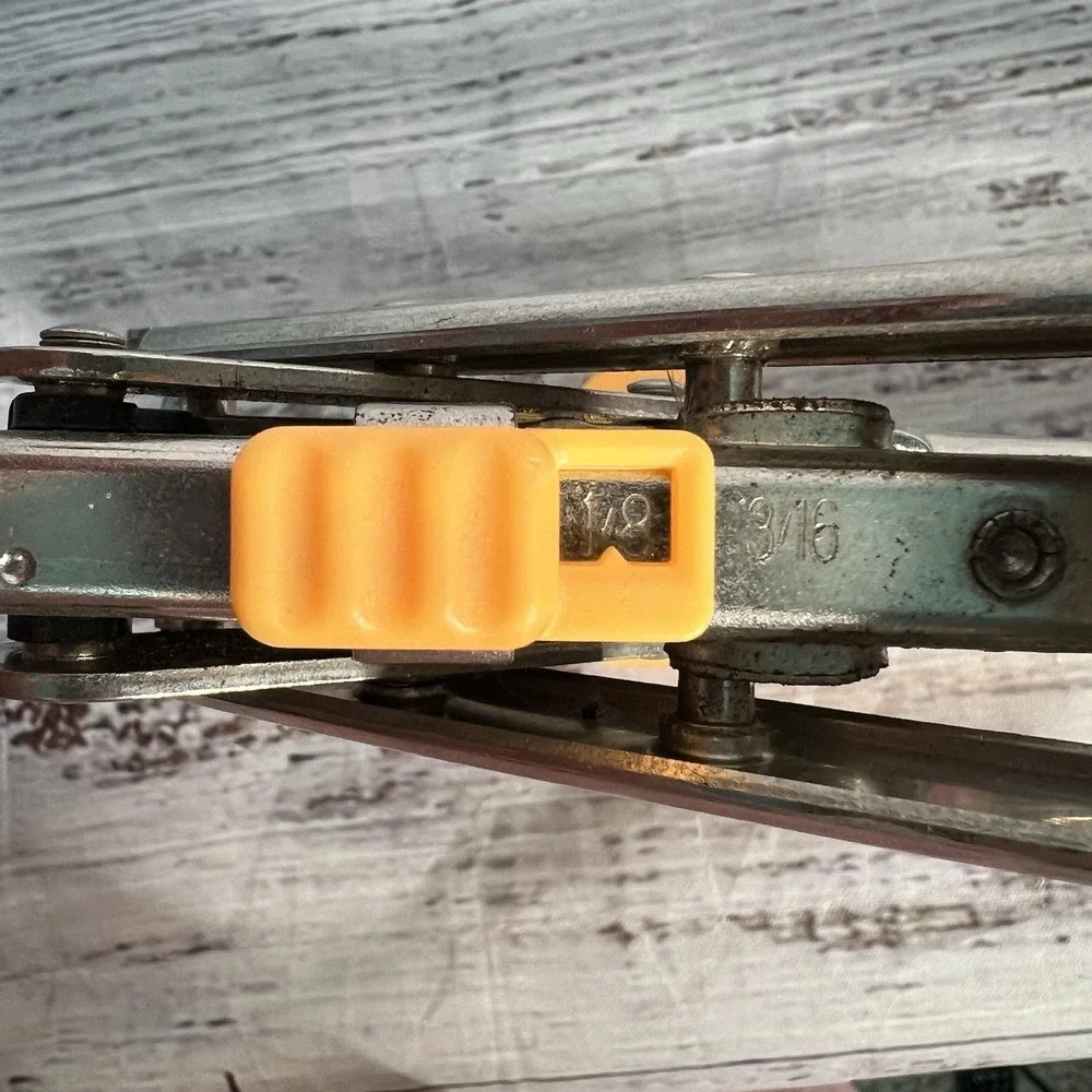 Crop A Dile II Big‎ Bite We R Memory Keepers Hole Punch 6